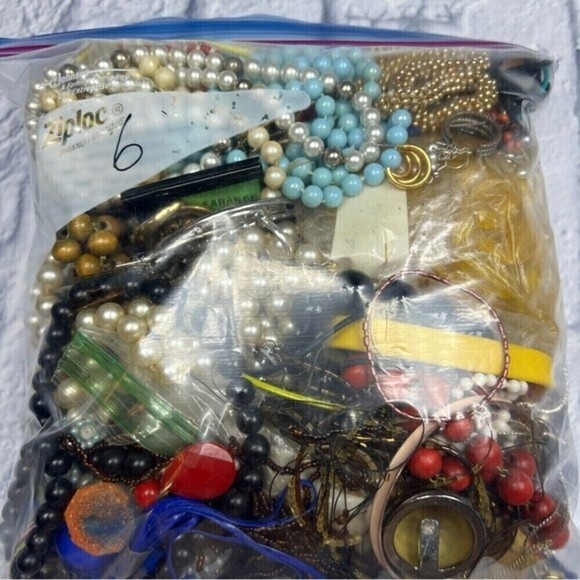 5 pounds of craft jewelry bundle vintage to current for repurpose - Picture 1 of 13